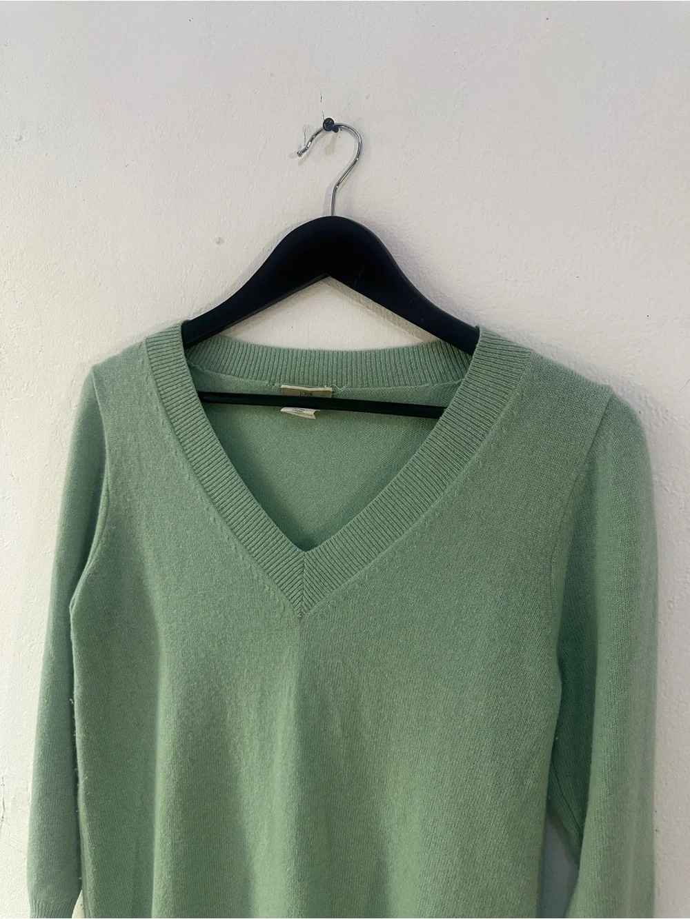 J.Crew 100% Cashmere Sweater Women’s Small Green V Neck Long Sleeve Pullover
